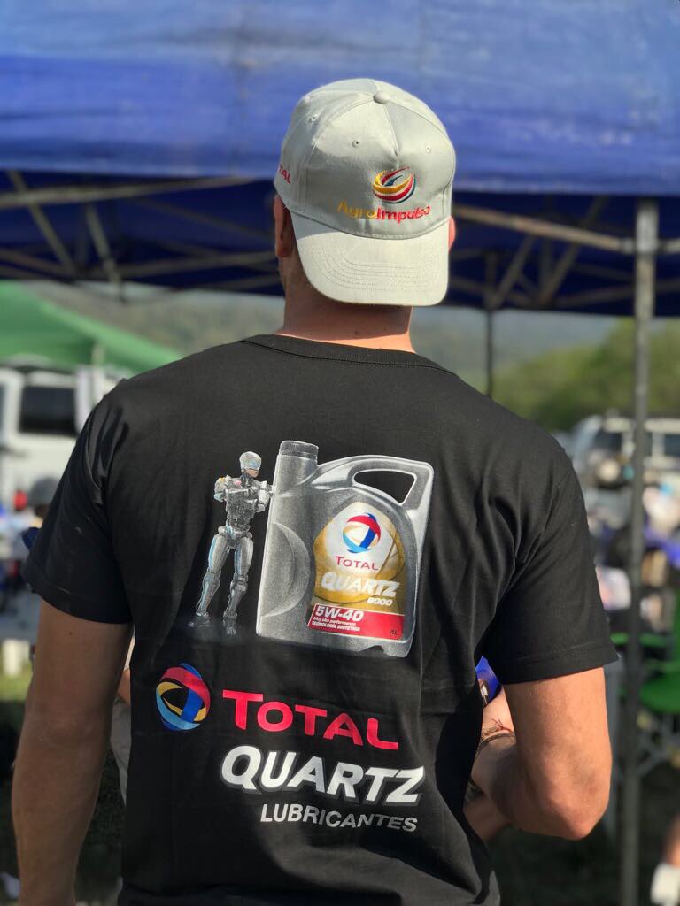 agroimpulsosrl's tweet photo. @TotalArgentina y @agroimpulsosrl dijeron "presente" en el #Trasmontaña2017 @trasmontania #Tucuman #Moto #Total #Elf https://t.co/Wje2sS5q6v