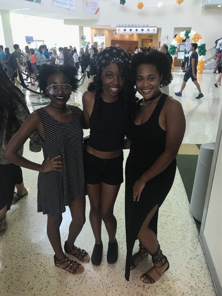 USF_BSU's tweet photo. To kick off BSUโs Homecoming Spirit Week โ17 some of our amazing General Body are wearing all Black today! #RoyalRoots #BSYOU #BSUHOCO17 https://t.co/vY0fR2Grp4
