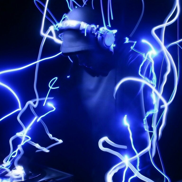 8LUNightLife's tweet image. Our ultimate goal is to bring you #urban music on a intimate level #RealArtists #RealCreativity a experience youll come back for endlessly!