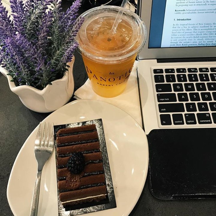 LaPanotiQ's tweet photo. Enjoy a quiet Monday afternoon at la PanotiQ :) (Photo : R i a n n e) https://t.co/QFLyk1179K