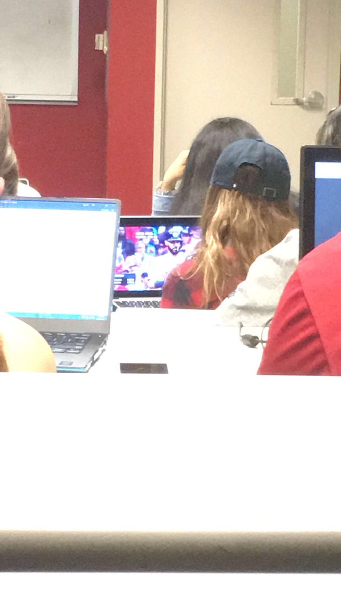 gabrielleg17's tweet photo. This girl in my class is streaming the @astros game. Everyone behind you thanks you #coogshelpingcoogs https://t.co/NemSWclJgY