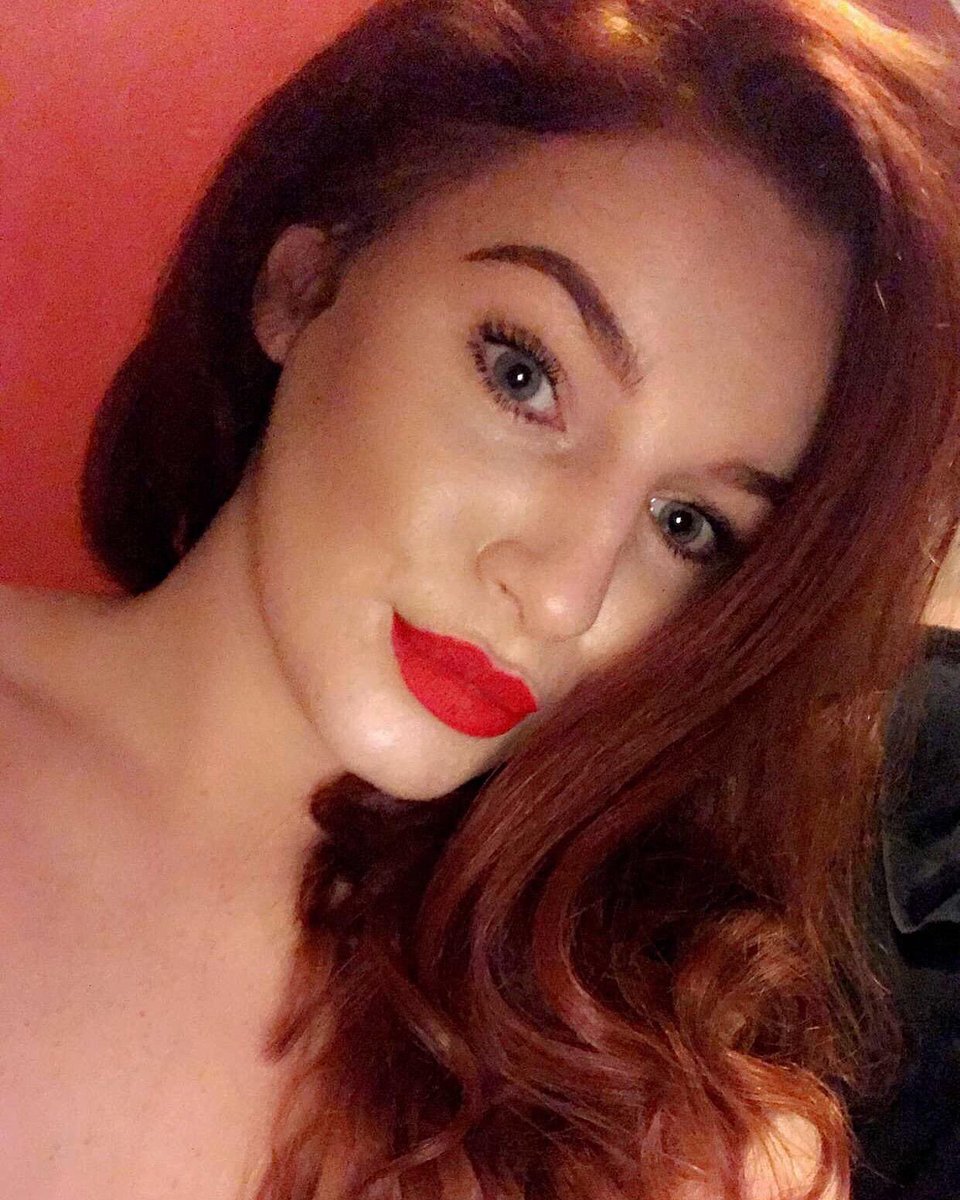 charr_holmes's tweet photo. Bit of #redlipstick 👄💄 https://t.co/bPBdiuk1Pk