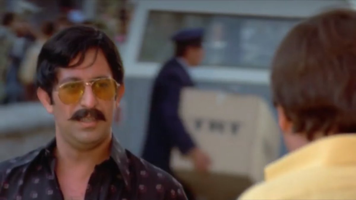 -Ne konuştun lan karıyla
+Kiim karı benle konuştu Ankaraya gelince beni ara falan adresini verdi gel şu dükkana gidelim de yazalım unutmadan