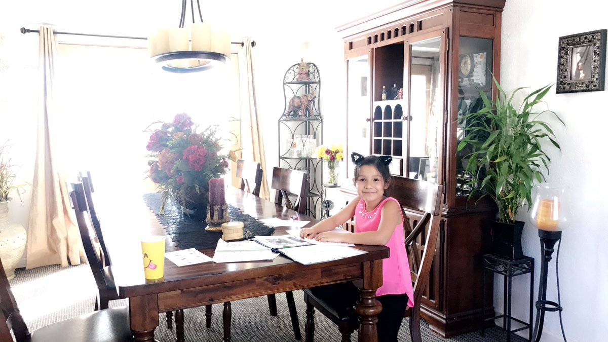 Anita_2820's tweet image. My daughter is so cute 😻#DoingHomework