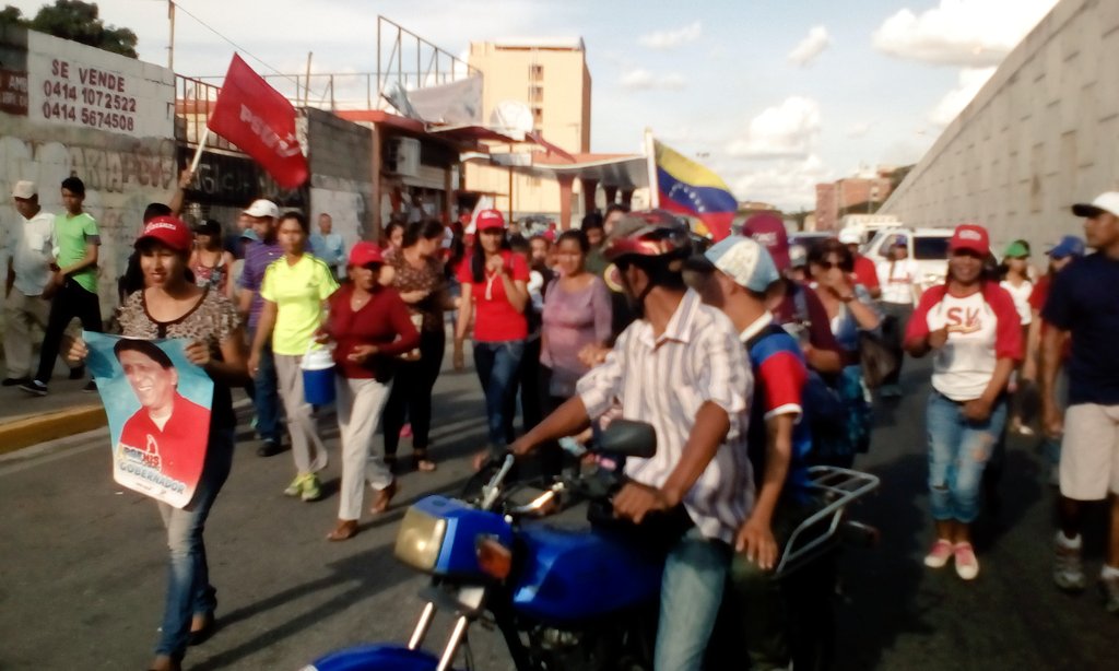 #EnVivo desde el elevado de la 23 de Enero #BarinasConArgenis rumbo al #15Oct