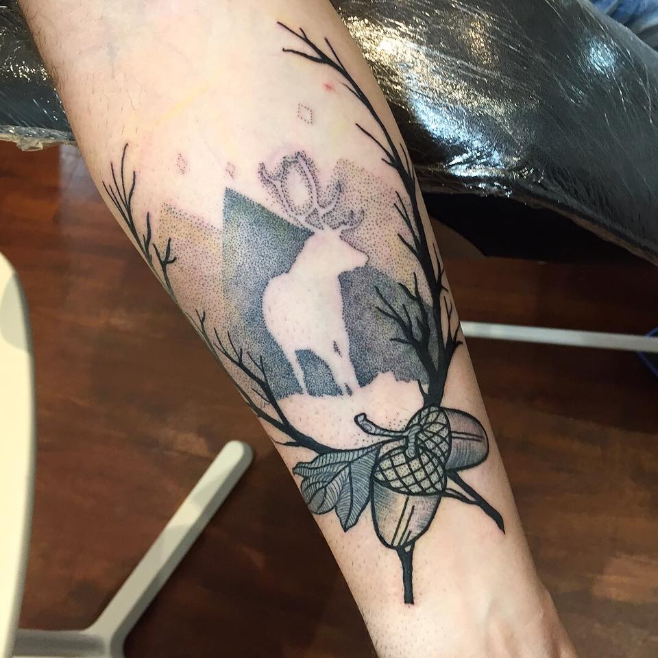 Fun dotty stag by Chessie, on the lovely Alex🍂🦌🗻 'Scuse the yellow sharpie stains 🍌 #tattoo #uktattoo #essextattoo #dotworktattoo