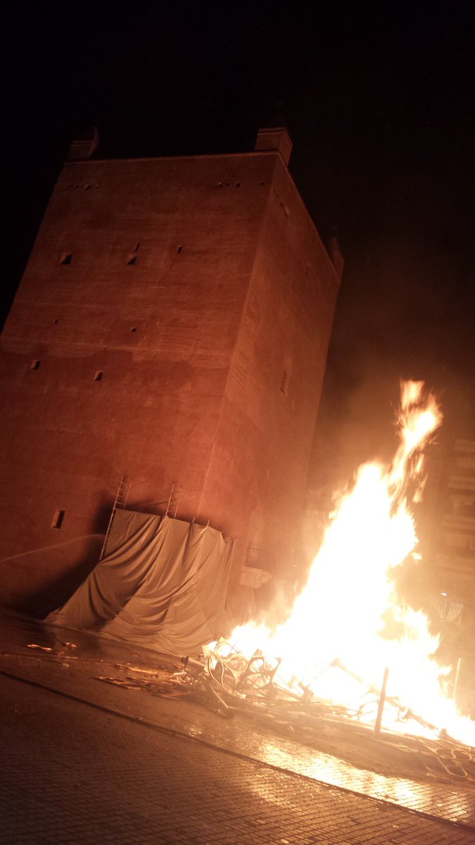 MalaltdeFalles's tweet photo. "Renaixement", la Falla del @burningman ja és història #cremà #burningman #Falles #Torrent #9Octubre #Estemde9 https://t.co/b2f8PGAfME