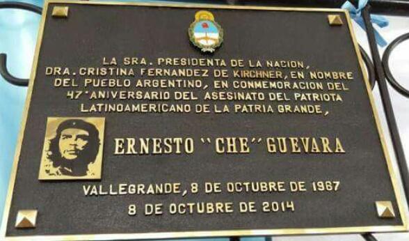 ElPayanes's tweet photo. La placa que dejo el gobierno de Cristina Fernandez de Kirchner,  en Vallegrande,  Bolivia, en el aniversario 47  del asesinato del Che. https://t.co/UDH8KM30NK