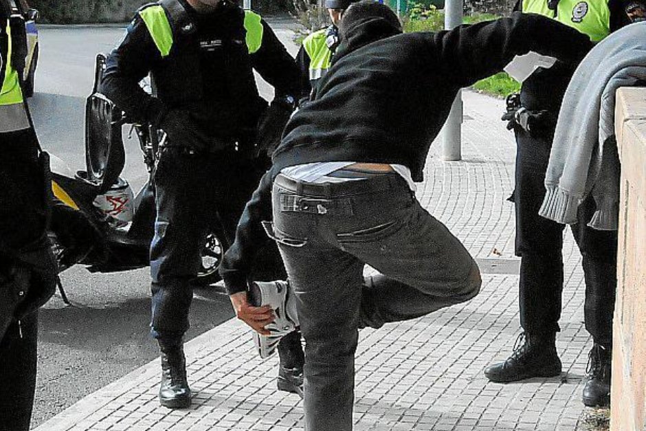 Navalpolicia's tweet photo. 👮‍♂️👮‍♀️Efectuamos #ControlesAleatorios para la prevención de la seguridad ciudadana.🚔🛂🛂#PorTuSeguridad https://t.co/mt1WNDaARW