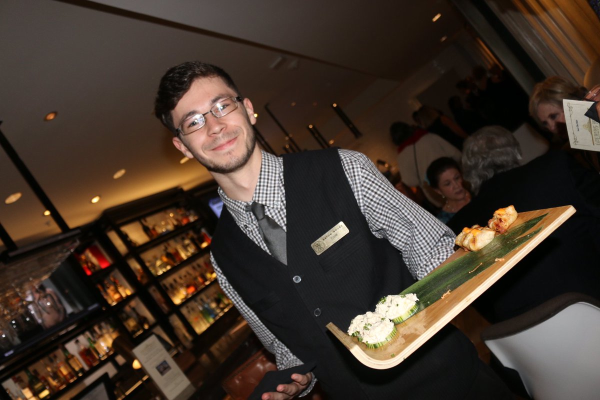 TheGregoryBR's tweet photo. More hors d'oeuvres, please. https://t.co/xyBhH0666D