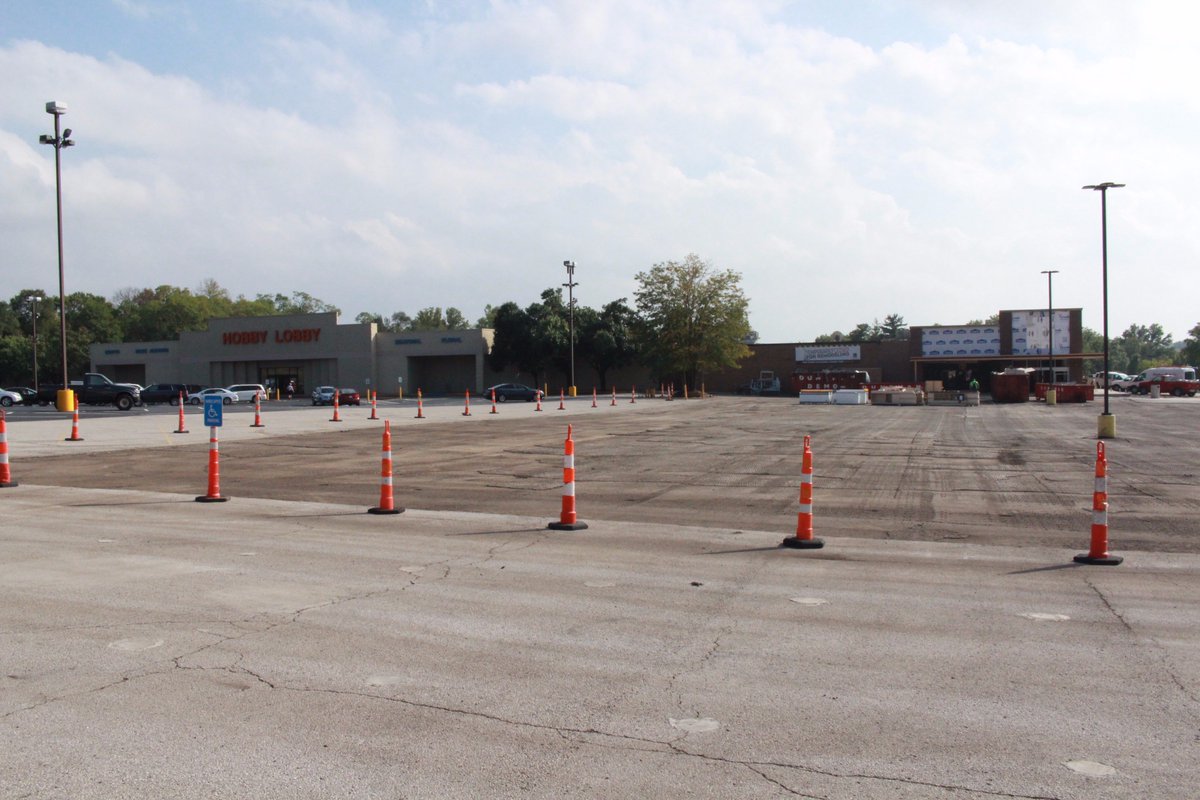 CityofBallwinMO's tweet photo. Remember: Ballwin Aldi is closed until November 13 for remodeling. There are many grocery stores in Ballwin, so be sure to #ShopBallwinFirst https://t.co/3CHhoxOUPo