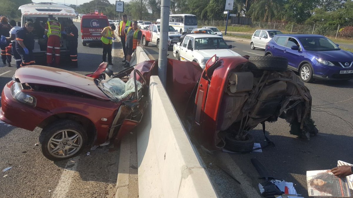 _ArriveAlive's tweet photo. Car crashes into light pole in Nelspruit, killing driver. https://t.co/jqWZa8UkTD   @ER24EMS #ArriveAlive https://t.co/uhipsyV8cz