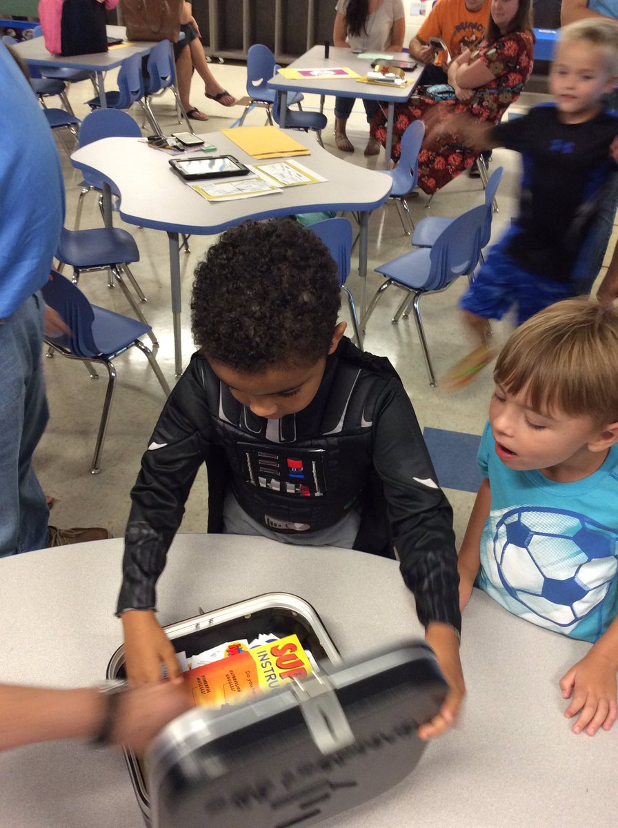 VickiSparkman's tweet photo. Having fun at Literacy Night! #Breakoutboxes https://t.co/CsTzNq8dwX