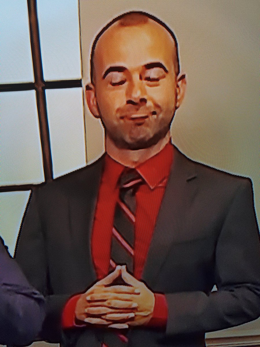 Zakattack74's tweet image. The beauty of paused TV @jamessmurray Haha!