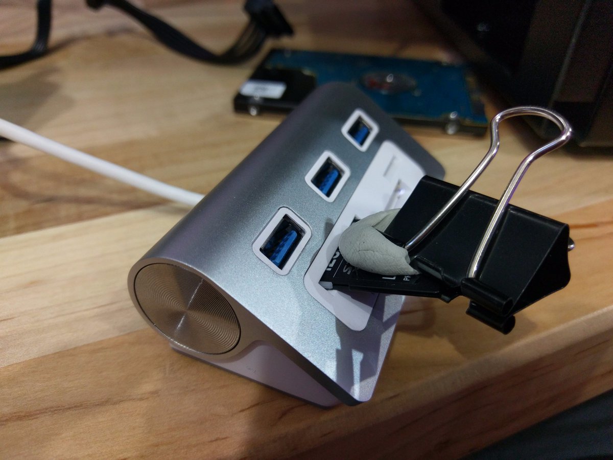 tekwendell's tweet image. Recover data from Damaged/dropped Memory cards with this one weird trick.