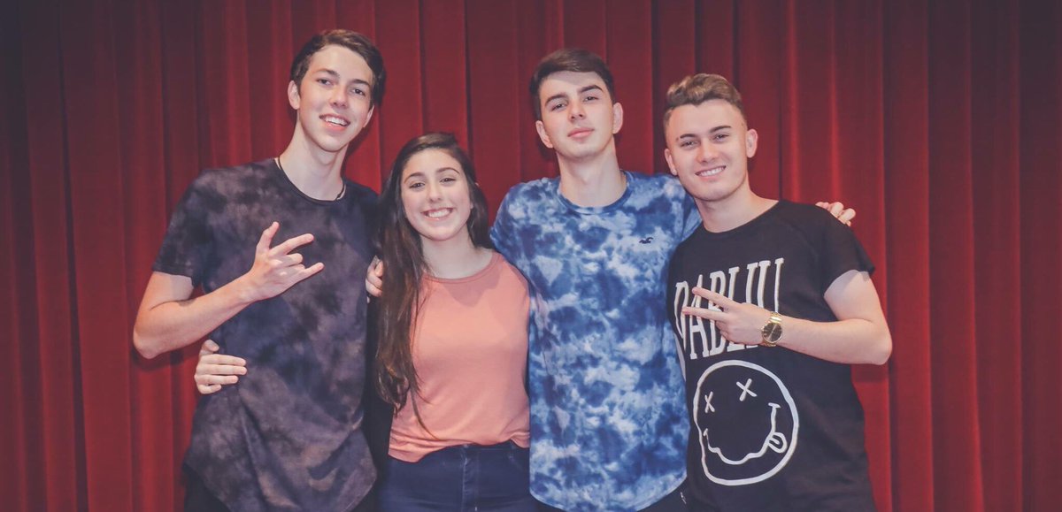NEAGLELOVER1's tweet photo. Melhor dia, melhor show! Amo vcs dms ❤️❤️ 08.10.17 ❤️ @EagleTrindade @gabrielneox_ @joaocaetano ... Nathany ❤️ https://t.co/KMRGZ5HOrH