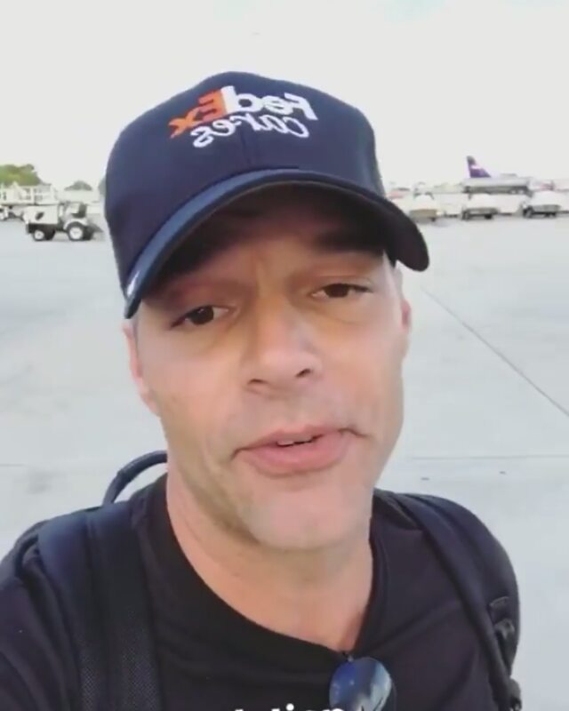 DesquiciadasRM's tweet photo. #RickyMartin viajó a su pais #PuertoRico via @Fedex con ayuda. #puertoricolohacemejor #puertoricoselevanta #Desqu… https://t.co/gWc8HjyLdt https://t.co/XXfYCTBplE
