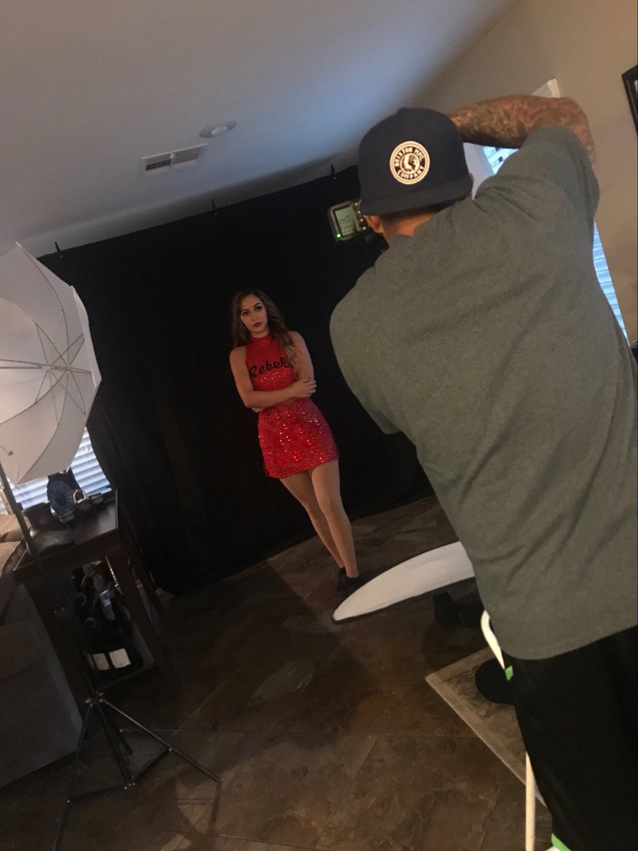 BTS from yesterday's photoshoot 💃🏻📸