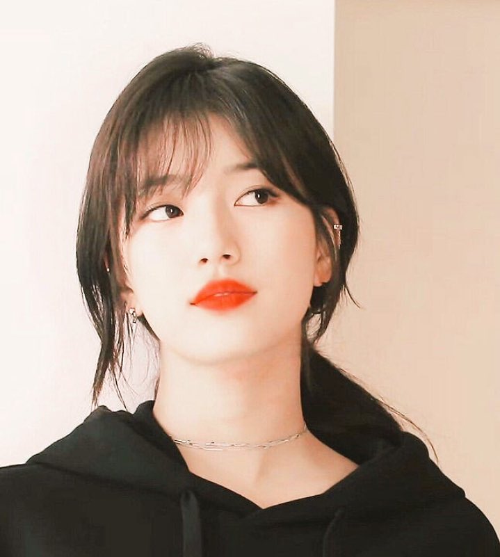 _aurorarain_'s tweet photo. Happy Birthday to the gorgeously beautiful #Suzy, I’m so proud of how much she’s grown in her acting. Loads of love to her! 🤗💖#HappySuzyDay https://t.co/4gTsZuFqp3