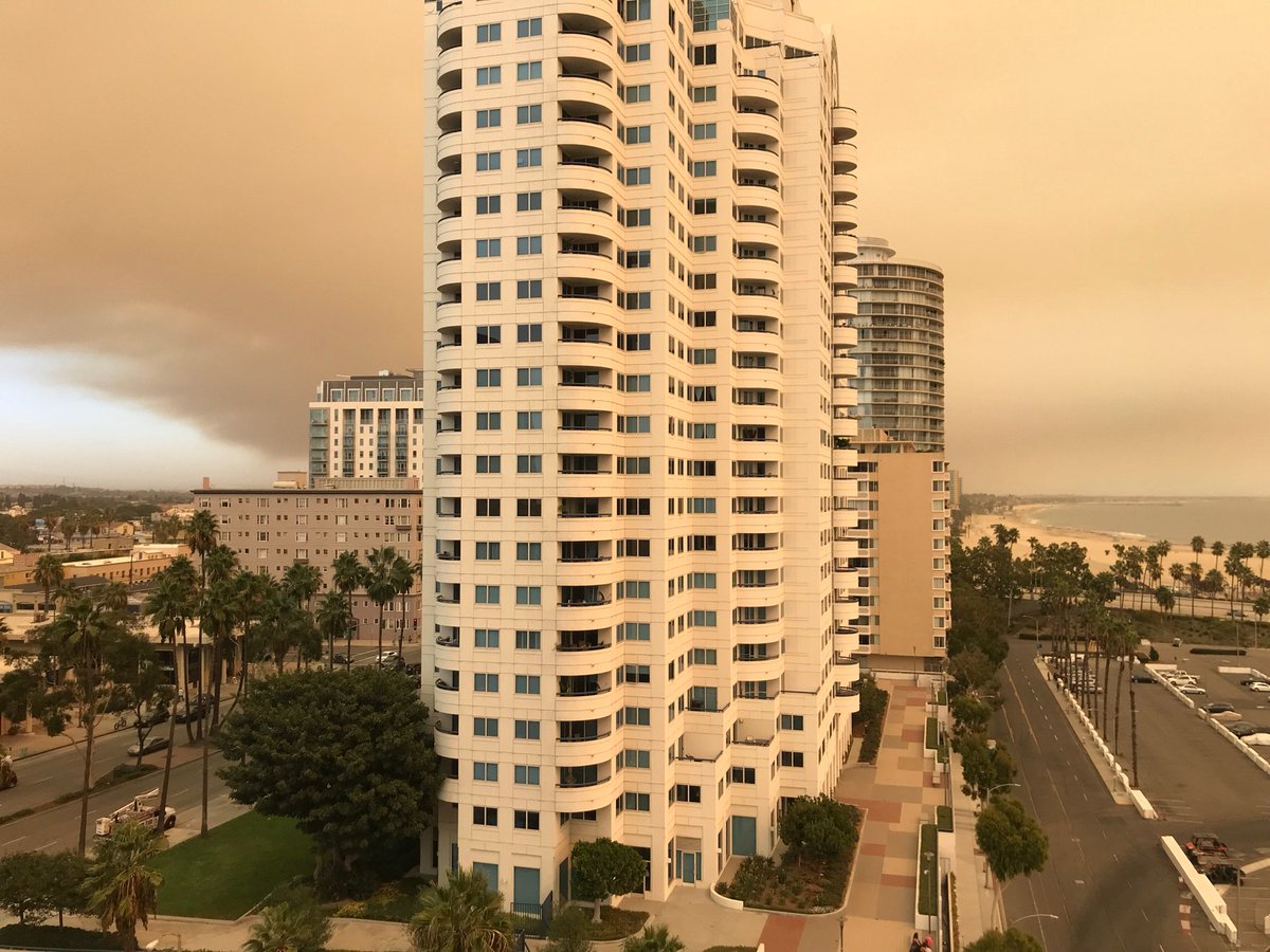 Living_Life_365's tweet photo. #longbeach air quality is affected by the Anaheim #brushfire. Please keep yourself &amp; your pets indoors! #canyonfire2 @LongBeachPost @FOXLA https://t.co/zN732eIHEa