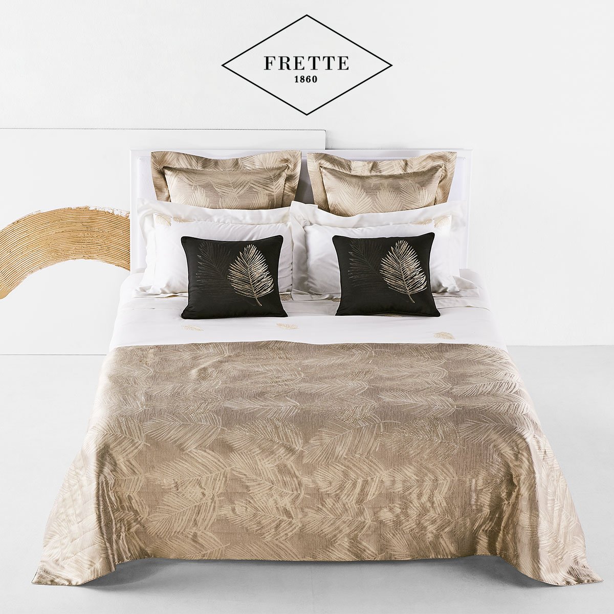 FRETTEMEXICO's tweet photo. Compartir la inspiración de lo romántico y febril del oro. Golden Deco, colección Fall &amp; Winter 2017 #frette10añosenmexico #frettemexico https://t.co/v8GwJjYrw3