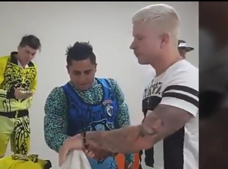 SourireHart's tweet photo. Cuantas extrañan él look del año pasado de @mario_hart con su rubio pero corto así hermoso ? Que vuelva o no ? https://t.co/KdCDG2tCJ8