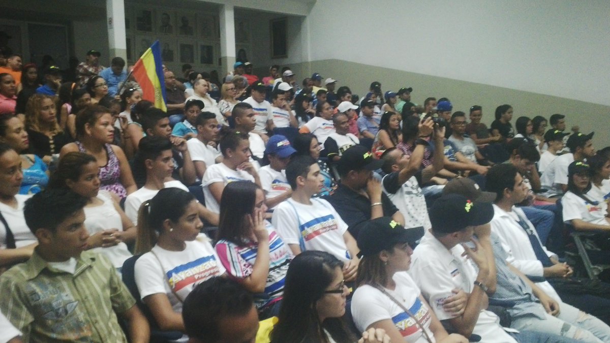 BolivarProgresa's tweet photo. #JuventudConCompromiso jueventud que cree que la garantía de cambio es @ismaelprogreso https://t.co/yfEaIvHbFw