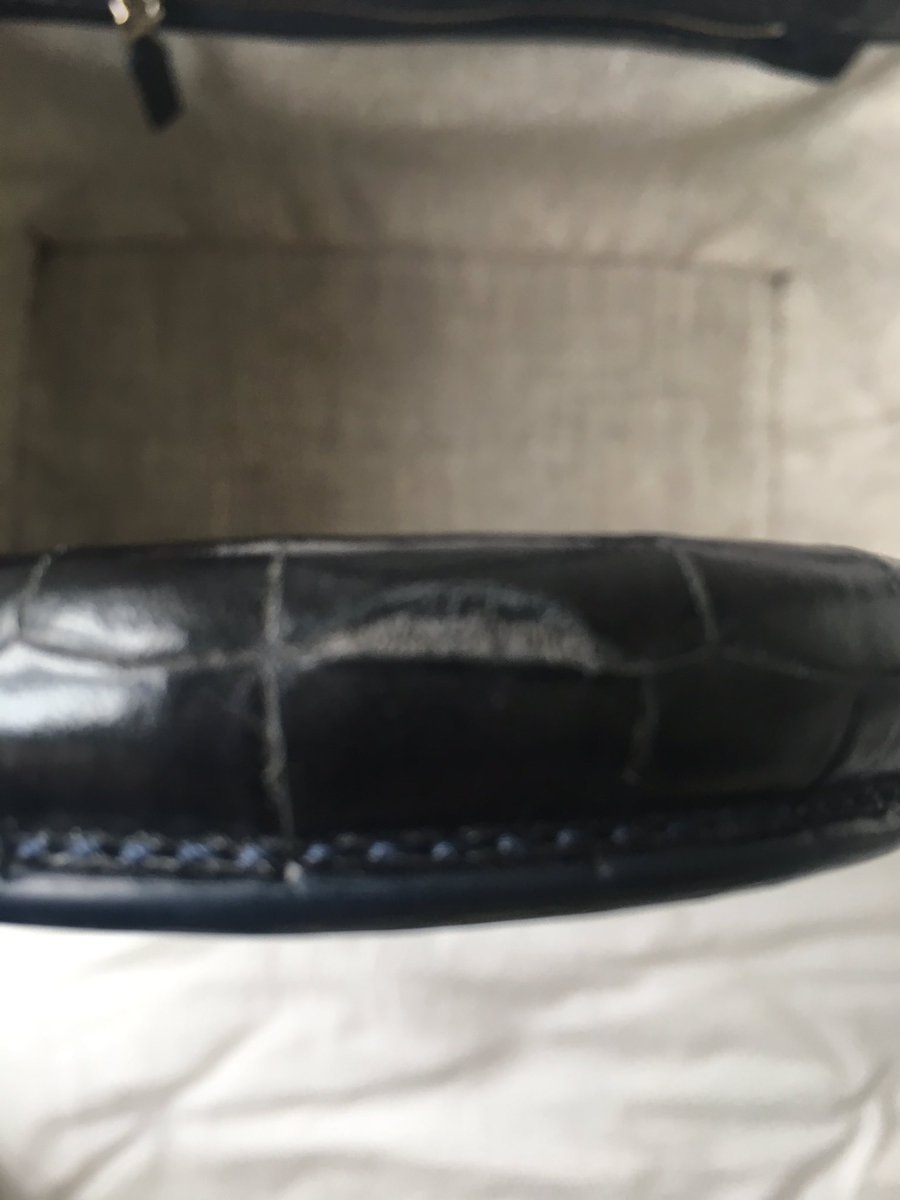 Anyone else had problems with the handles on their <a href="/victoriabeckham/">Victoria Beckham</a> Quincy bag and been told it's wear and tear after 30 uses please?