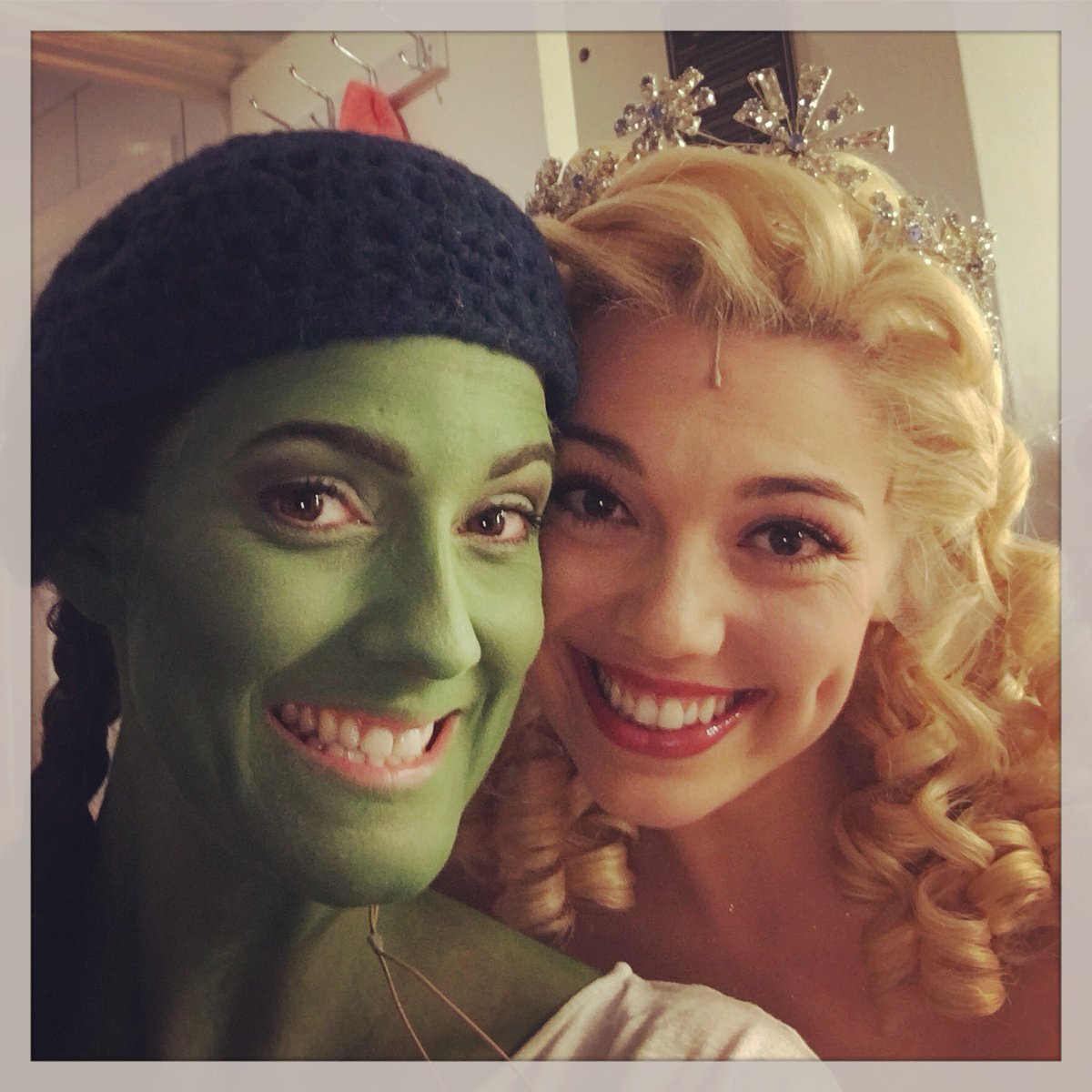 Breathtaking Glinda debut tonight by <a href="/SamanthaEThomas/">Samantha Thomas</a> <a href="/WickedUK/">Wicked UK</a> Wow my darling girl! You absolutely smashed that 👏🏼😘😘