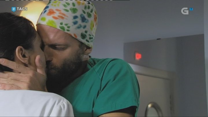 TVGalicia's tweet photo. Henrique e Eva fúndense nun bico despois da operación de Natalia 😘😘😘💚 https://t.co/pYMYmcrNpM
#TAC5 @TAC_serie https://t.co/dVGh27qWcw