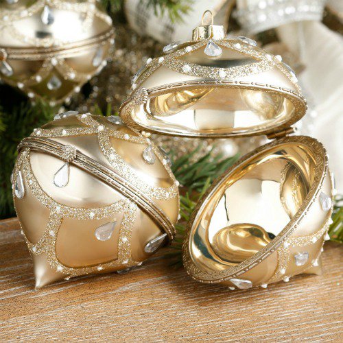 FancyChicVintag's tweet photo. Stunning 4" Kismet Box Christmas Ornament https://t.co/HnEl9qx40d #Christmas #Gifts #ChristmasDecor https://t.co/uXghDzF93W