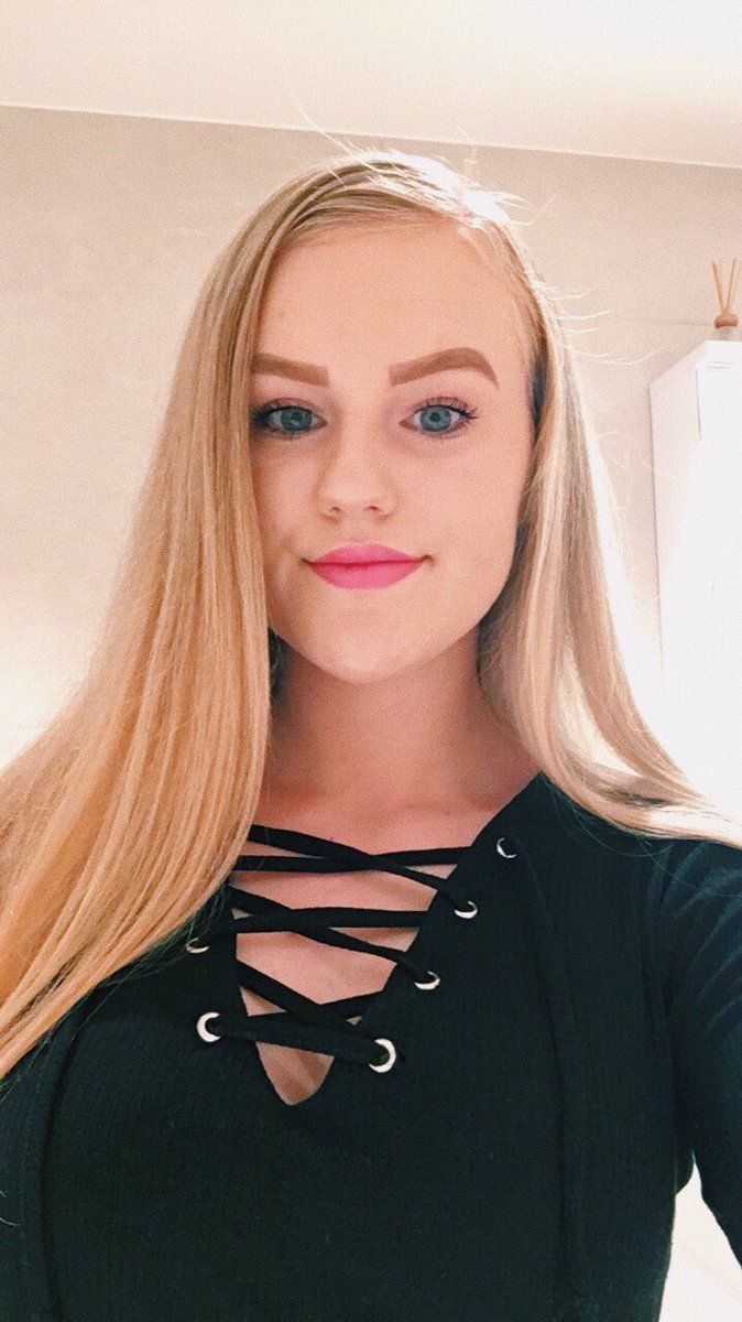steenehh's tweet photo. Fave day of the week is here💓

#TuesdaySelfie 
Stay positive! :))

{ @EthanDolan @GraysonDolan } https://t.co/yl8X4a4DL5