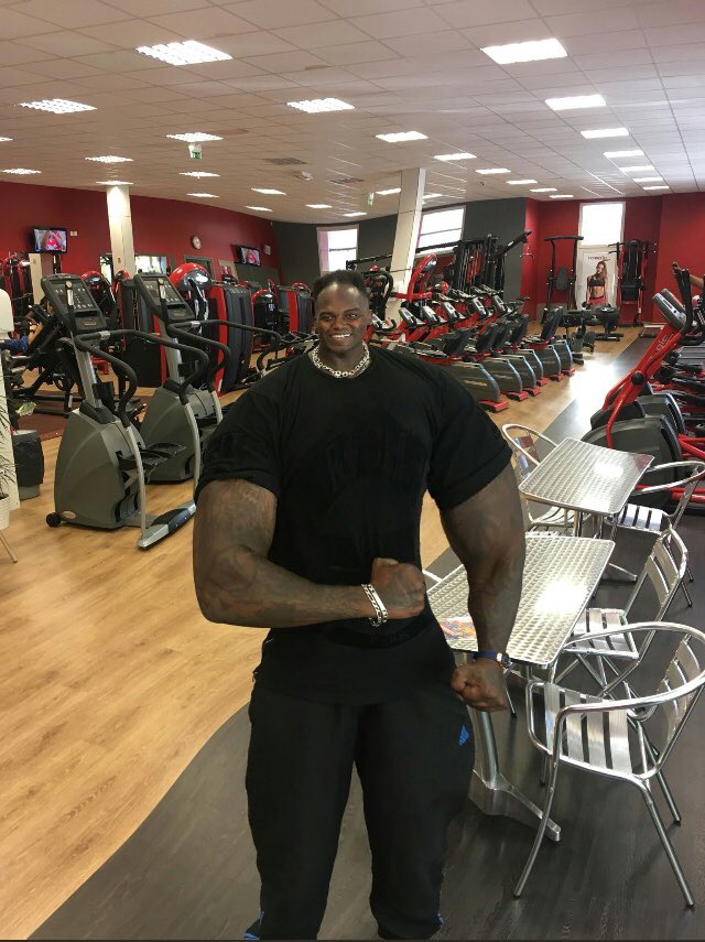 cortex91crime's tweet photo. Cortex je suis l’homme le plus musclé du monde !!! https://t.co/hhtgoZvR6Y