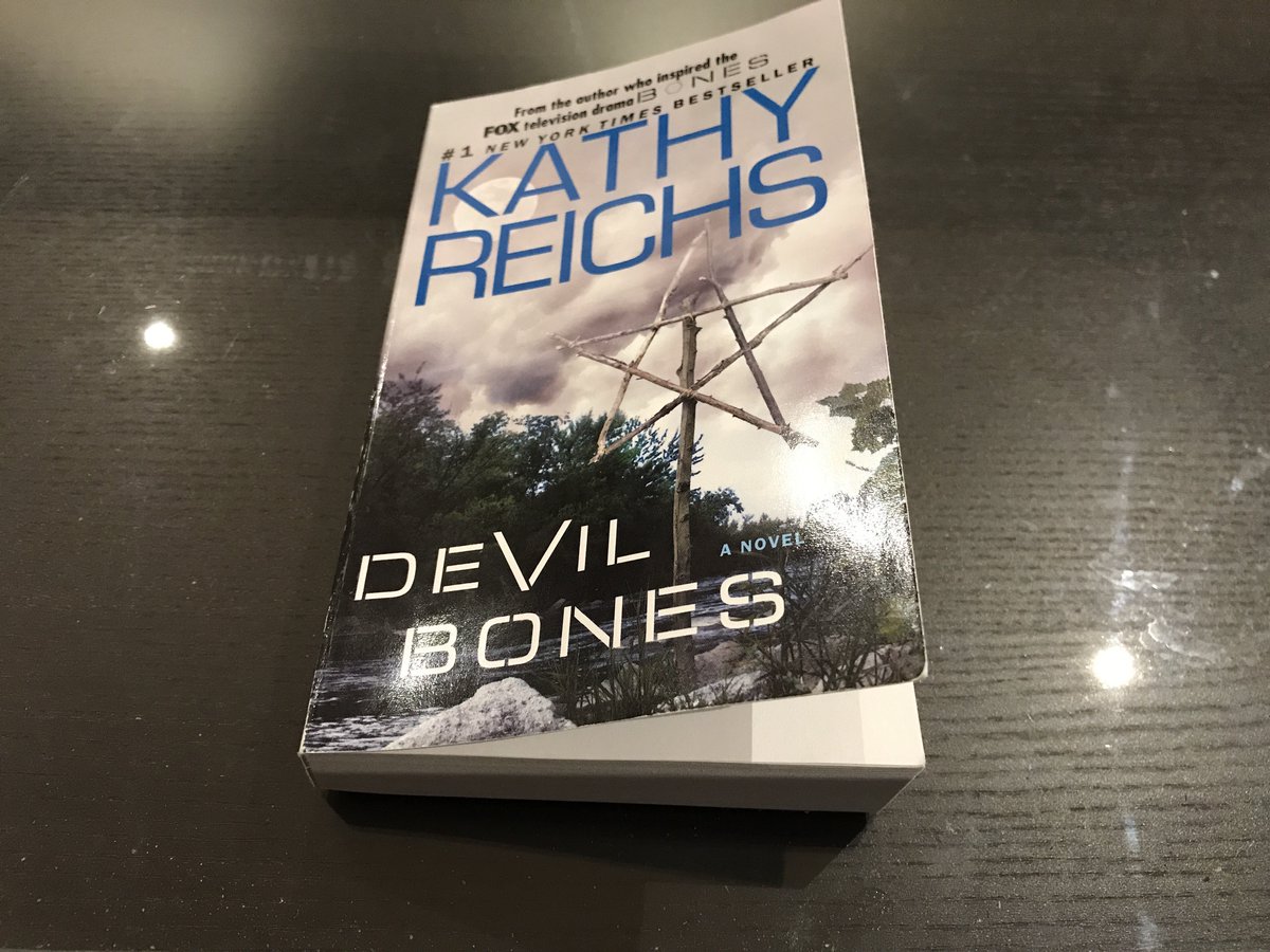 pmgendron's tweet photo. Thx @KathyReichs for a great thanksgiving read ! #addicted https://t.co/L5GVJdzgV4