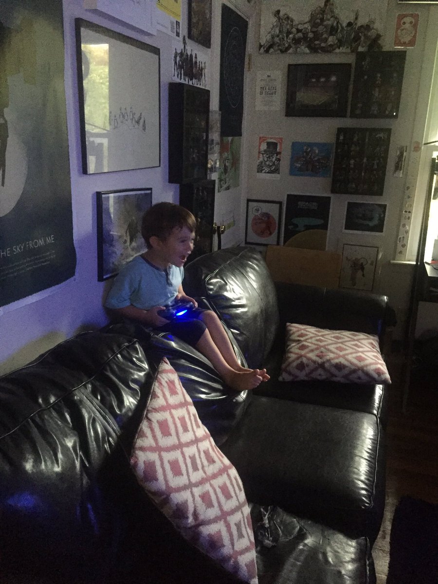 luckycreature's tweet photo. Milo playing #BaseballRiot by @10tonsLtd is pretty awesome. https://t.co/XKHboPyCH5