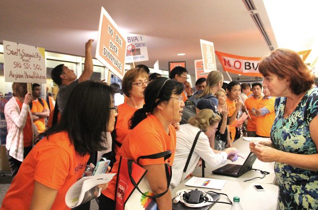 MCQuietSkies's tweet photo. We stand w/you, San Jose @mercnews #Airplanenoise - South Bay, Peninsula residents frustrated w/ hectic #FAA meeting https://t.co/0ev59a8t4r https://t.co/38TLIuAiQE