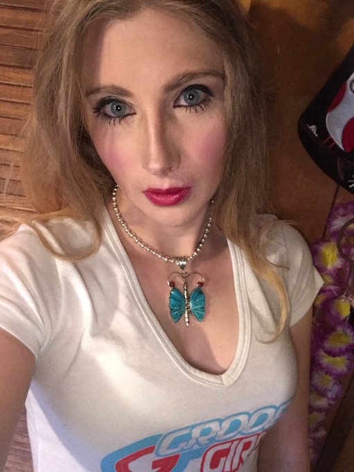 Rocking a sexy new shirt curtsy of @GroobyGirls also a special necklace from a certain Wiley Guide and<a class="tags" target="_blank" title="On Twitter" href="/?out=eyJ0eXAiOiJKV1QiLCJhbGciOiJIUzUxMiJ9.eyJpYXQiOjE3MjA3NjAzODUsImlzcyI6InR3cG9ybnN0YXJzLmNvbSIsIm5iZiI6MTcyMDc2MDM4NSwiZXhwIjoxNzUyMjk2Mzg1LCJyZWRpcmVjdF91cmwiOiJodHRwczovL3R3aXR0ZXIuY29tL0dyb29ieUdpcmxzIn0.II-alaRZhQ20uNm6wHSCIpEwb5Ewq2i22xJOwSijhFOxsdaQd3YlIjmGqJK-WxpAjt4gX3Fp1iBq8urXEh9HAQ">@GroobyGirls</a><a href="/tag/mvsales"class="tags"><span>#mvsales</span></a>