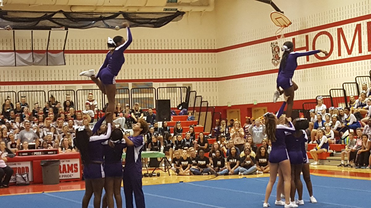 MrMarcManzo's tweet photo. EHS Cheer Extravaganza Showing Cheer unity.
Joppatowne Being cheered on buy Harford Tech @collins6HCPS @MsWalter_HCPS @1RAMSports https://t.co/h6igSvgxlu