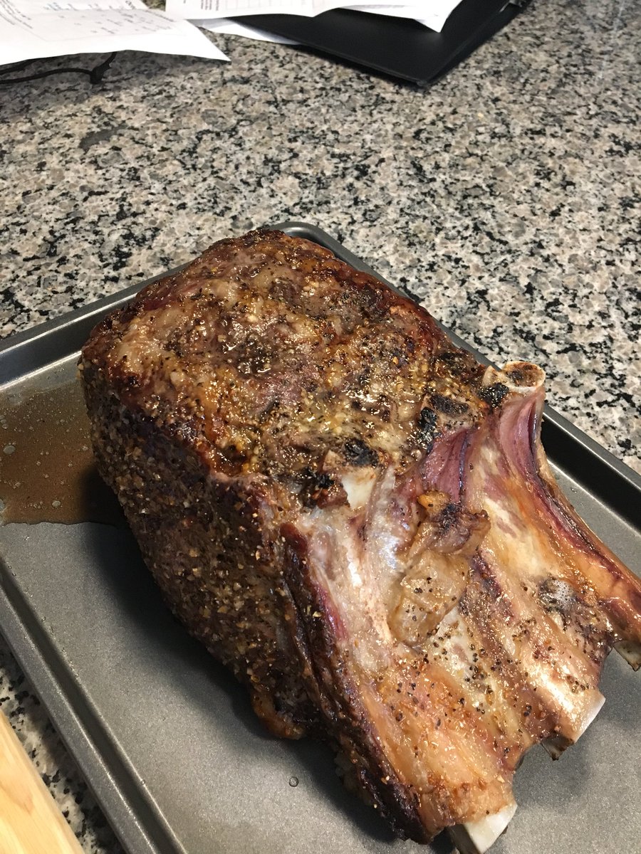 trig72's tweet image. Holy crow...#Thanksgiving food fest #3 has wrapped up. The 4 of us enjoyed a slow cooked prime rib roast and damn it was good! #sodamnfull
