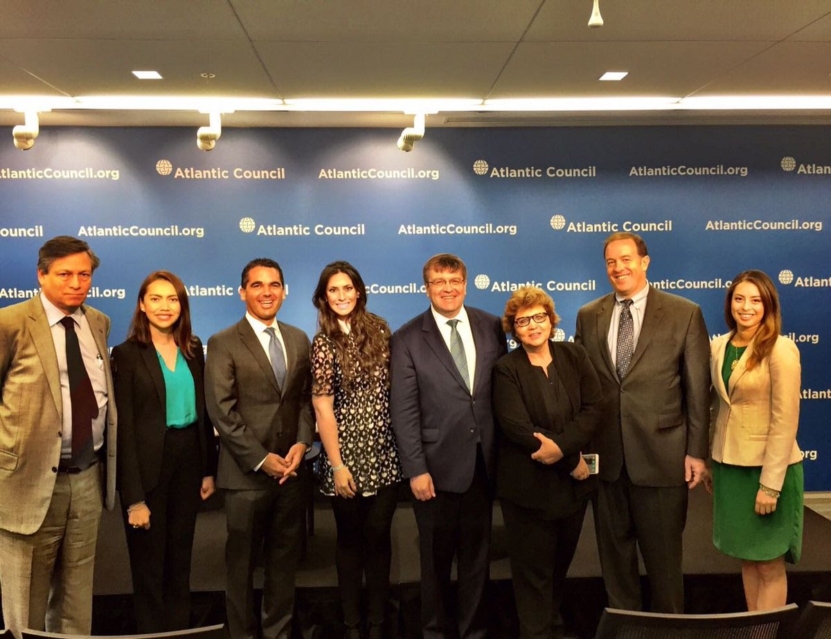 fuerza_turquesa's tweet image. @NuevaAlianza podría aportar constructivamente a la coyuntura del #TLC: experto, Robert Zoellick&amp;gt;&amp;gt;&amp;gt; bit.ly/2ybVdUD #ResisteMéxico