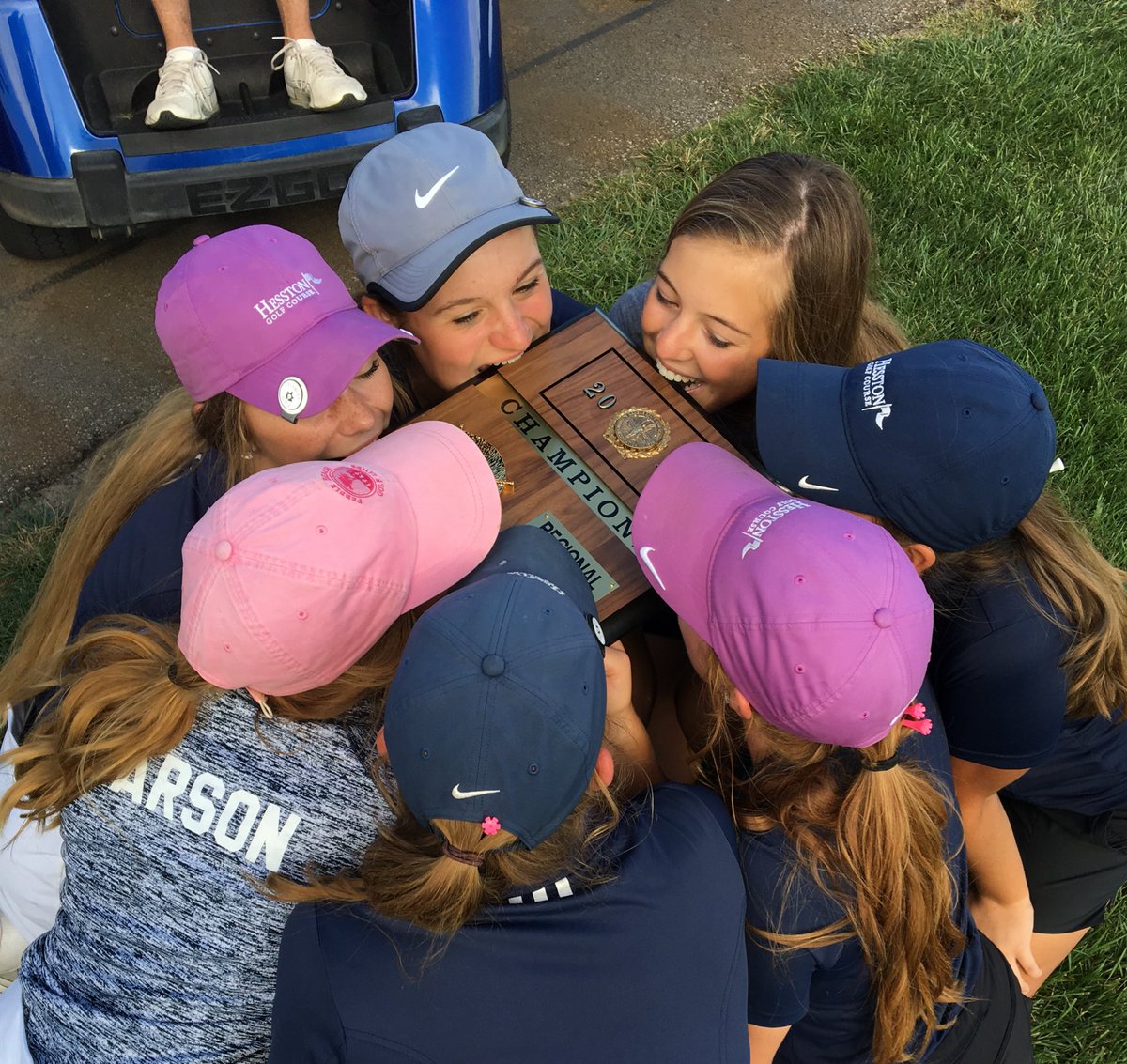 HaydenGolf's tweet photo. The team placed 1st today at Regionals!!! @carolinesetter placed 1st, @Katye_Jo_ 2nd, and @Sammy_022 9th!!! #trophies @haleykarolevitz 💙💛💚⛳️ https://t.co/15VIZ1wU8O