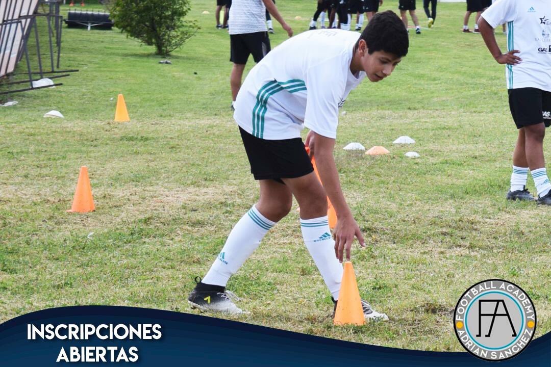 FootbalAcademy's tweet photo. Conoce nuestros entrenamientos e inscríbete en nuestra academia. 

Informes vía inbox 📩 https://t.co/ovlB9IoIt0
