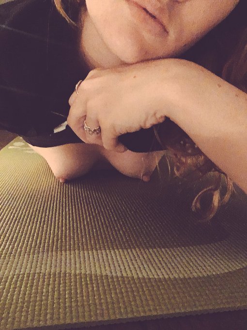 Yoga and then sleep, good night everyone! 🐱❤️ https://t.co/TGwUmlIhva<a href="/tag/tittytuesday"class="tags"><span>#tittytuesday</span></a>