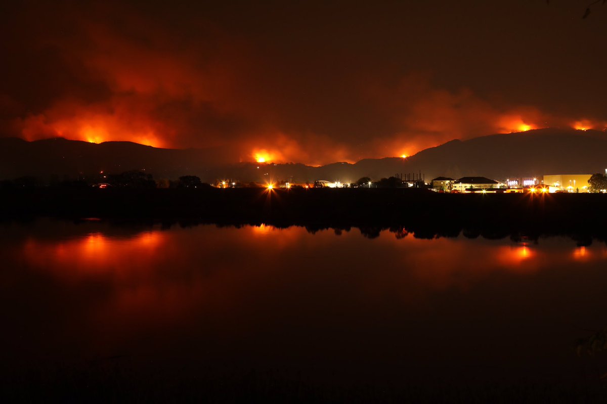 The #atlasfire causing some serious damage in Napa Valley. Stay safe everyone. #ktvu #ABC7now #abc7eyewitness #cnn #napafire #napavalley