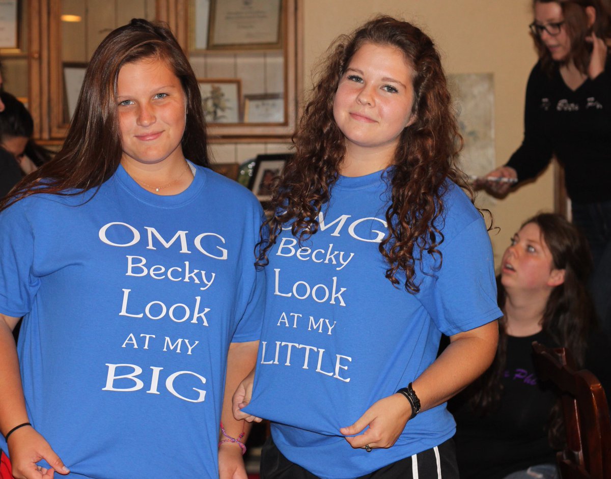 haleypaige_1's tweet image. We told Becky to look at our Pi Phi family but @sharp_lydia wanted to as well 👀😂