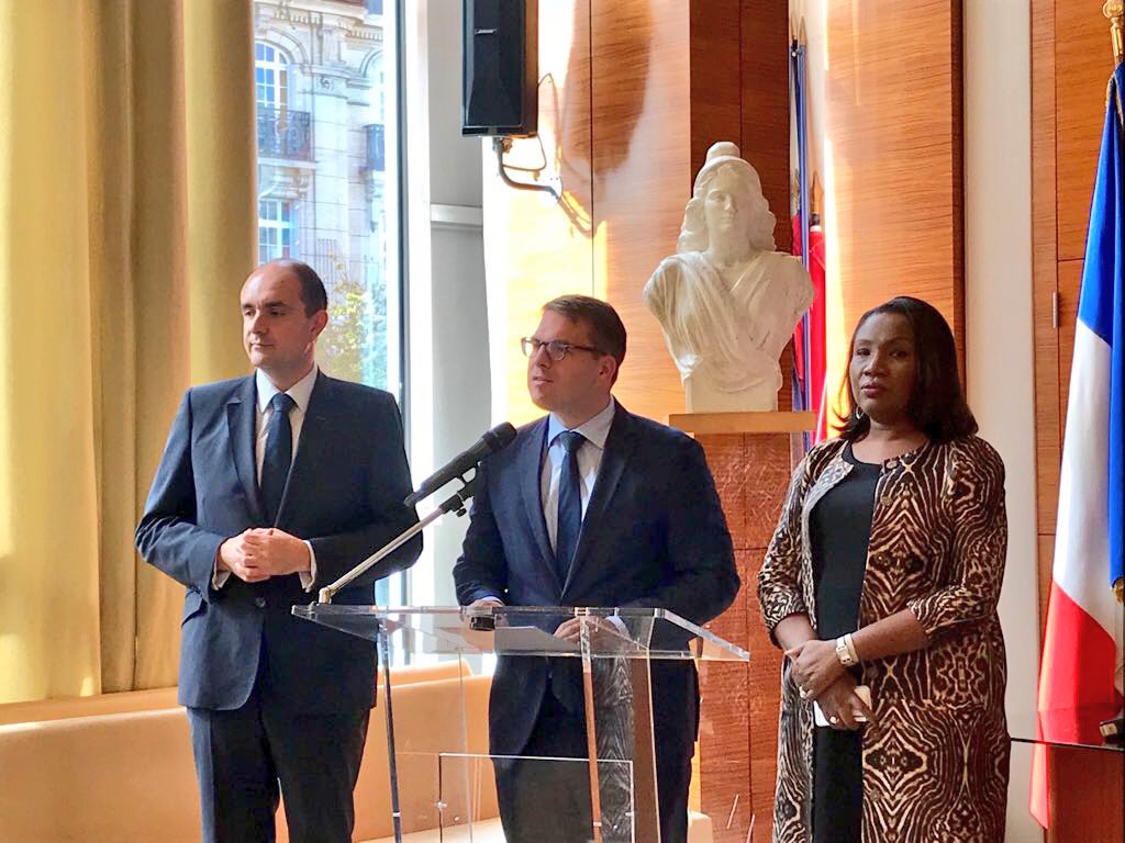 geoffroyboulard's tweet photo. Rencontre avec les ambassadeurs et consuls #paris17 Je souhaite développer les coopérations à #paris17 avec @JDBerthault et @olga_johnson https://t.co/mJ3Uh6Gf13