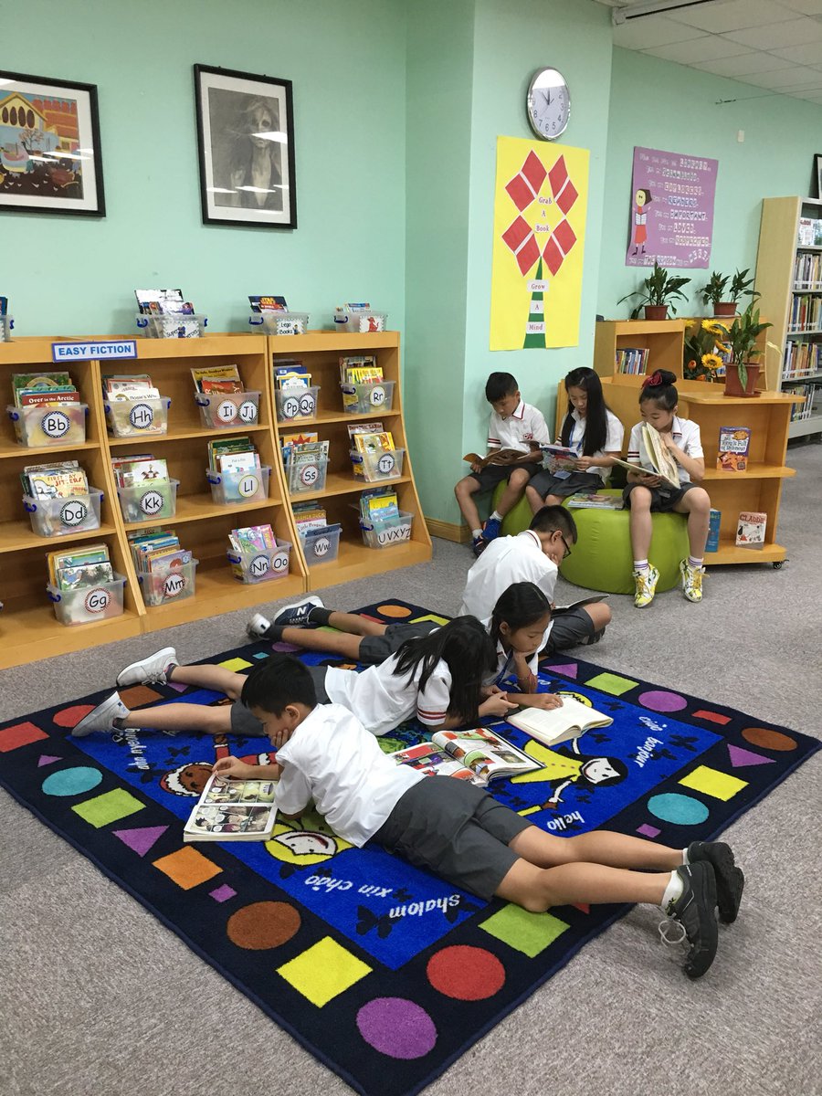 luv2runNB's tweet photo. Lunchtime readers! #goISNS #readingrocks #ISNSreads #ISNSlibrary https://t.co/szrqQGKfB2