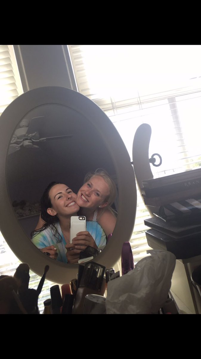 HannahReeves404's tweet photo. HAPPY BIRTHDAY TO MY BEST FRIEND!!! I love and miss you so so much mads, I hope you have the best 19th birthday❤️🎉🎁 @_MaddyElizabeth https://t.co/BmlgM8I3Ww