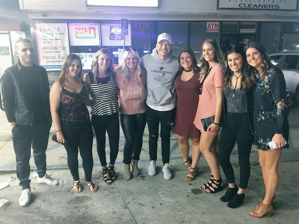 Just met Kane Brown, my life is complete!