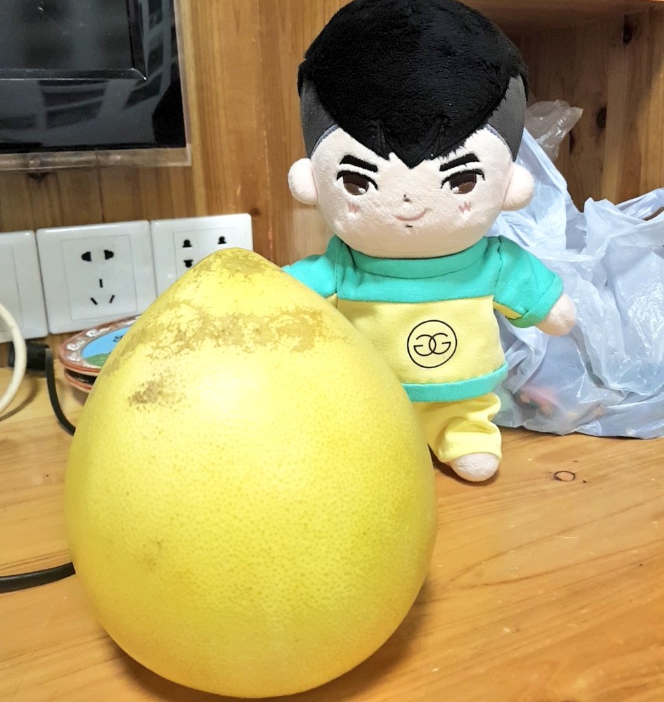 MinoStylemap's tweet photo. 미공개 포토 공개🤣 엄청 큰 자몽🍊/침대처럼 누울 수있는 버스🛌/밍이 완전 귀여워해주시던 사파 숙소 언니/너의 눈 코 입 수수는 밍이 조아해💕 #신서유기 #중국 #샤먼 #베트남 #송민호 #XIAMEN #VIETNAM #MINO #DKT https://t.co/NjBIevspUt